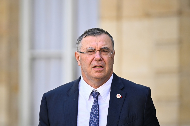 Le PDG de TotalEnergies Patrick Pouyanné quitte Matignon à l'issue d'une réunion des distributeurs de carburant autour du Premier ministre Sébastien Lecornu, le 12 octobre 2026