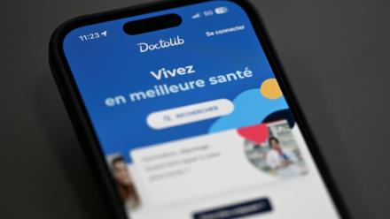Le géant du rendez-vous médical en ligne Doctolib a créé son "laboratoire d'intelligence artificielle (IA) clinique", en lien notamment avec le CHU de Nantes, l'Inserm et diverses sociétés savantes, et y investit 20 millions d'euros en 2026