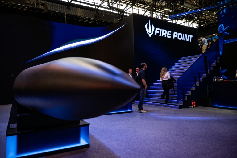 Le stand de l'ukrainien Fire Point au salon mondial de défense Eurosatory à Villepinte, au nord de Paris, le 15 juin 2026  