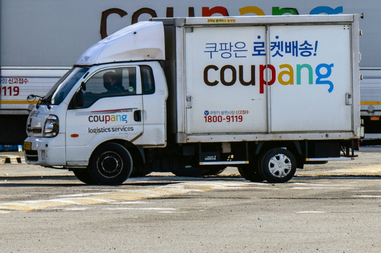 Un camion de livraison du géant sud-coréen du commerce en ligne Coupang, le 9 décembre 2025 à Séoul