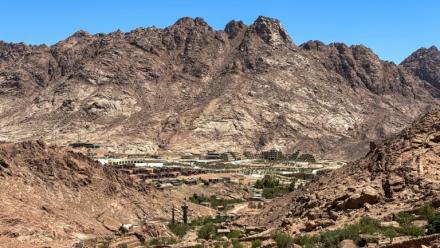 Des hôtels en construction le 6 juillet 2025 à Sainte-Catherine, près du sommet du mont Sinaï, en Egypte