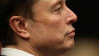 Elon Musk assiste à une cérémonie en mémoire de Charlie Kirk le 21 septembre 2025 à Glendale, en Arizona, aux Etats-Unis