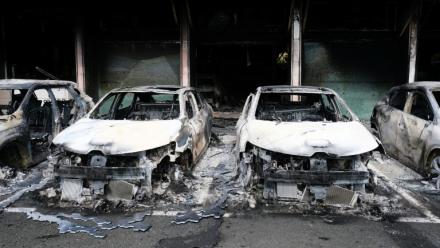 Des voitures incendiées à Nouméa le 14 mai 2024