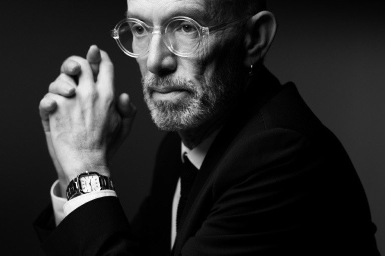 L'écrivain français Laurent Mauvignier lors d'un séance photo à Paris, le 13 octobre 2025.