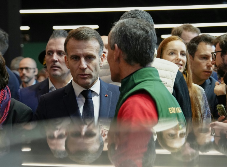 Le président Emmanuel Macron  visite un stand du Salon de l'agriculture, le 21 février 2026 à Paris