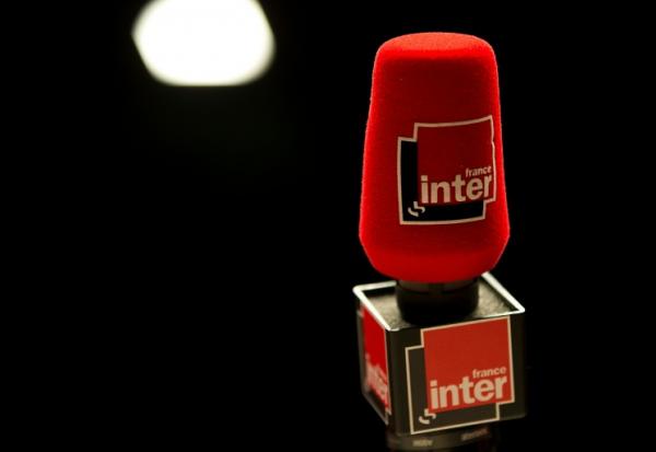 Deux syndicats du groupe public Radio France ont protesté contre l'arrivée prochaine du nouveau directeur adjoint de la rédaction du magazine Valeurs actuelles, Charles Sapin, comme éditorialiste politique le dimanche sur France Inter