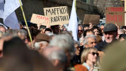 Manifestation contre l'emprise de la mafia en Corse, à Ajaccio, le 8 mars 2025