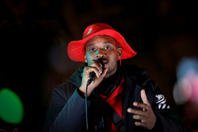 Rodrigue Petitot, président du Rassemblement pour la protection des peuples et des ressources afro-caribéens, s'exprime le 3 novembre 2024 à Paris lors d'une marche contre la vie chère dans les territoires ultramarins
