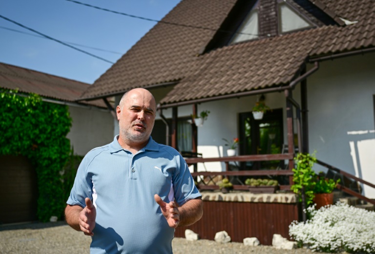 Attila Ambrus, propriétaire d'une maison d'hôtes à Praïd, en Roumanie, le 3 juin 2025