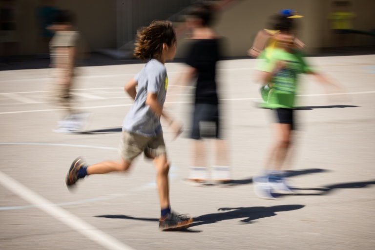 Un projet de loi sur la protection des enfants est examiné à partir de mardi par une commission spéciale à l'Assemblée, avant d'être enrichi de mesures promises par le gouvernement après le meurtre de la collégienne Lyhanna
