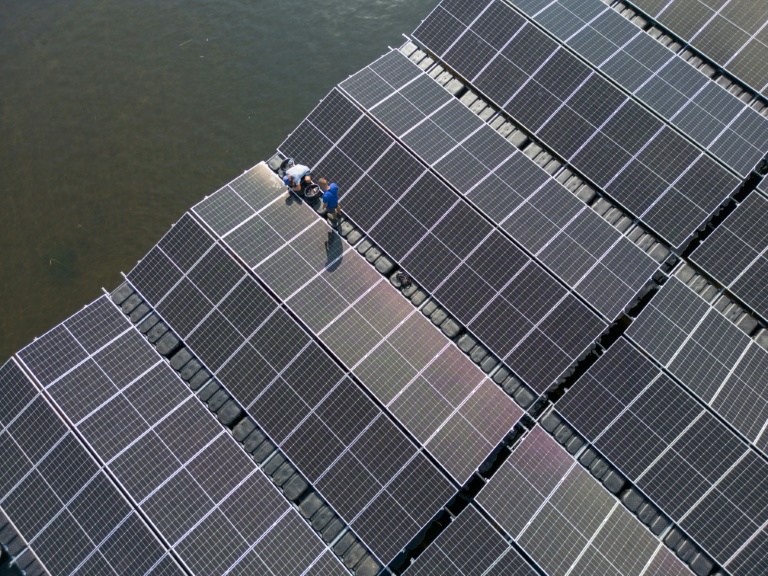 Le champ de centrales solaires évitera l'émission de 245.000 tonnes de CO2 par an.