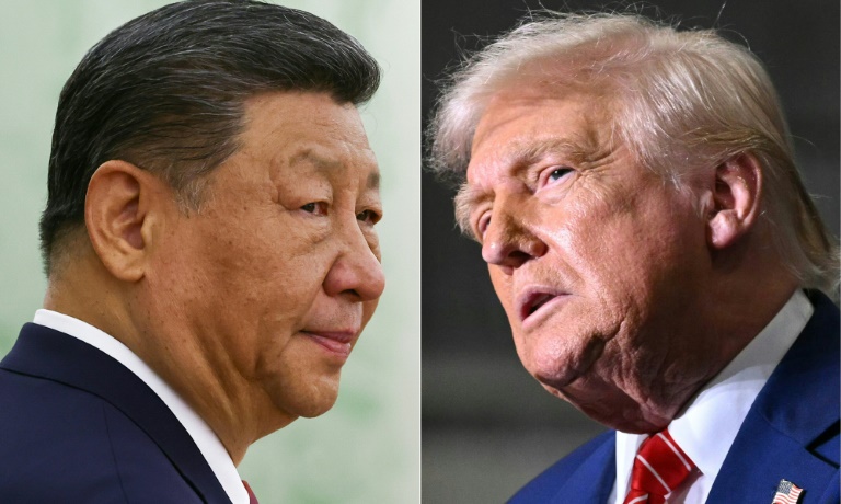 Le président chinois Xi Jinping (à gauche), le 8 mai 2025 à Moscou, et son homologue américain Donald Trump, le 30 mai 2025 à West Mifflin, en Pennsylvanie