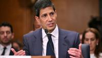 Kevin Warsh, candidat à la présidence de la Réserve fédérale américaine, lors d'une audition de la commission bancaire du Sénat sur sa nomination au Capitole, le 21 avril 2026 à Washington