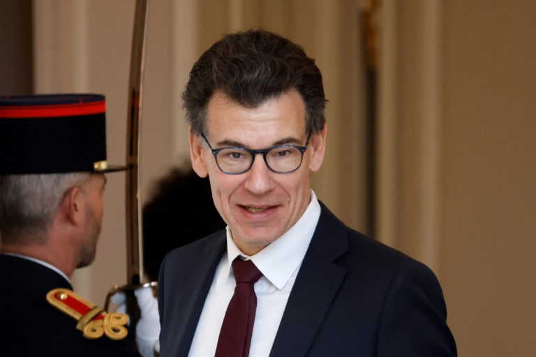 Le ministre de la Recherche, Philippe Baptiste, à la sortie de l'Elysée, le 28 avril 2025 à Paris
