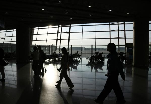 Une quinzaine d'associations demandent à la Commission européenne de lancer une enquête sur la facturation des bagages à main des compagnies aériennes Easyjet, Norvegian, Ryanair, Transavia, Volotea, Vueling et Wizzair