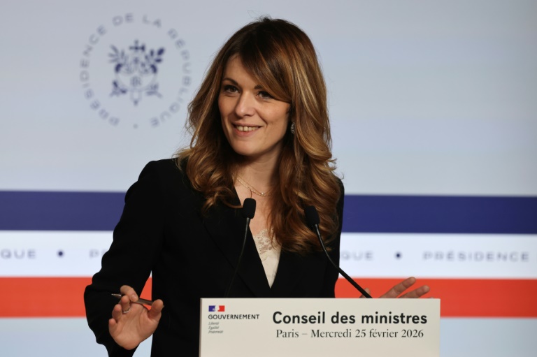 La porte-parole du gouvernement, Maud Bregeon, en conférence de presse, le 25 février 2026 à Paris