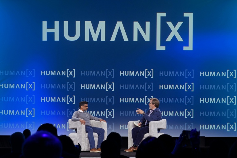Praveen Neppalli Naga et Reed Albergotti sur scène lors de HumanX à San Francisco le 9 avril 2026