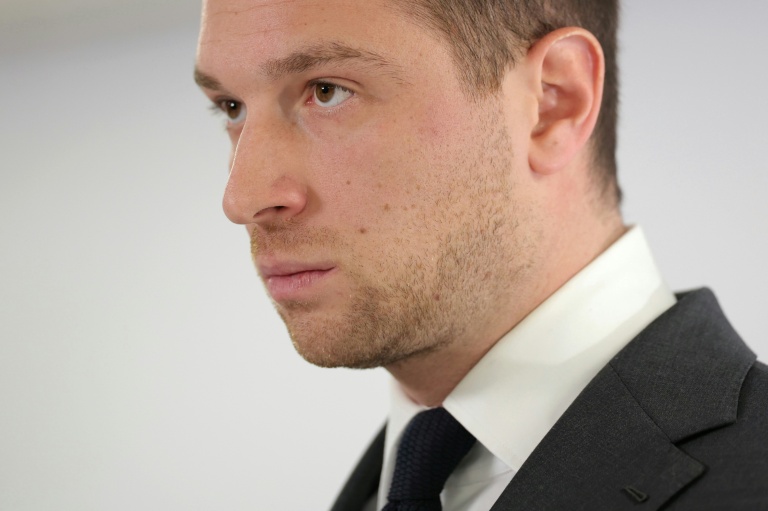 Le président du RN Jordan Bardella lors d'une conférence de presse à Paris le 18 février 2026