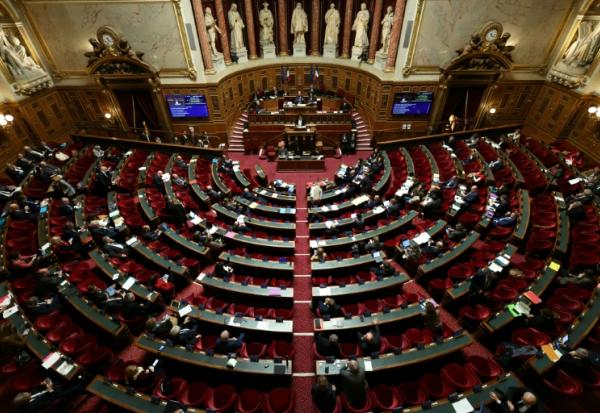 Les sénateurs examinent le projet de loi sur l'aide à mourir le 20 janvier 2026 à Paris