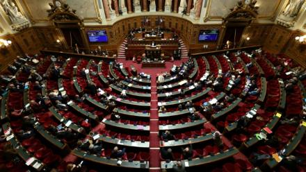 Les sénateurs examinent le projet de loi sur l'aide à mourir le 20 janvier 2026 à Paris