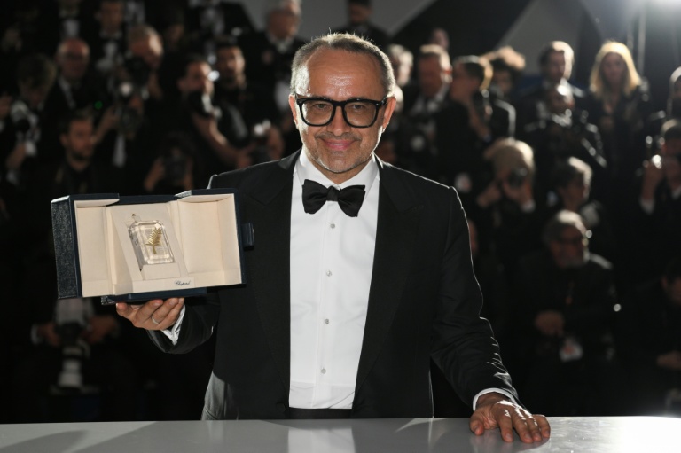 Le réalisateur et scénariste russe Andreï Zvyagintsev après avoir remporté le Grand Prix pour le film « Minotaure » lors de la cérémonie de clôture de la 79e édition du Festival de Cannes, le 23 mai 2026
