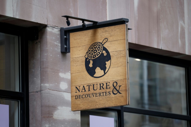Logo de l'enseigne dédiée au bien-être, aux sciences et aux activités d'extérieur Nature & Découvertes dont Fnac Darty cherche à se séparer. Photo prise à Paris le 26 janvier 2026
