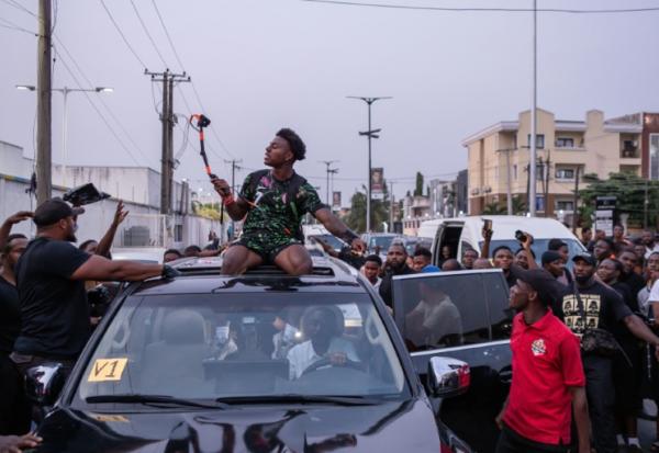 L'influenceur afro-américain IShowSpeed (C) à Lagos, le 21 janvier 2026