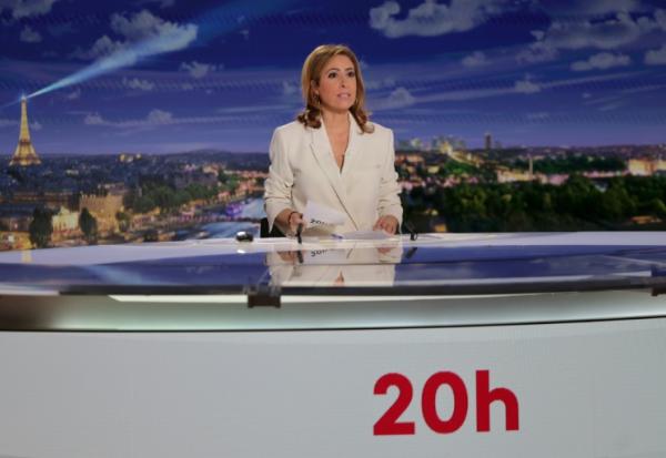 la journaliste Léa Salamé le 16 mars 2026 dans le 20h00 de France 2