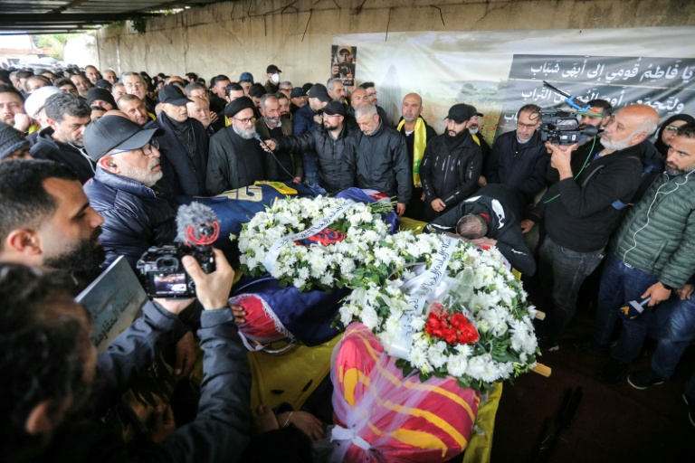Les funérailles des trois journalistes libanais, le 29 mars 2026 dans la banlieue sud de Beyrouth, tués la veille dans une frappe israélienne sur le sud du Liban