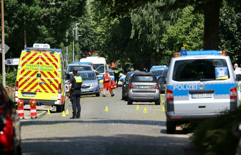  Des policiers et des secouristes sur les lieux d'une fusillade à Stade, dans le nord de l'Allemagne, le 29 juin 2026