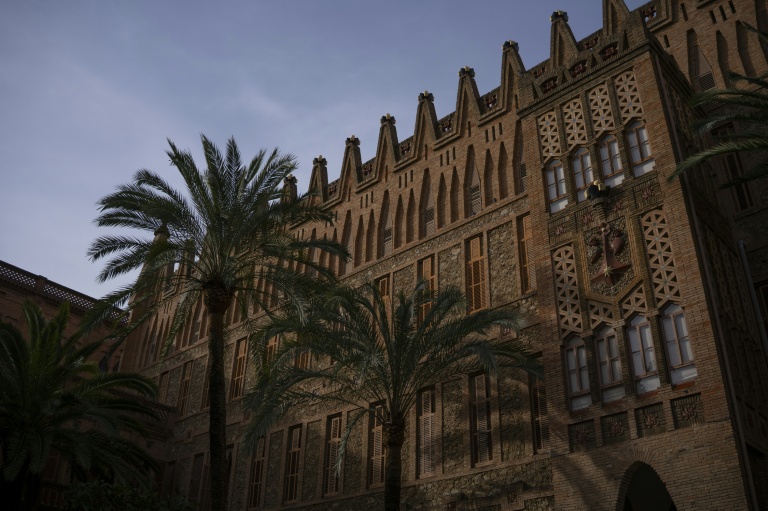 L'extérieur du Collège Sainte-Thérèse, une oeuvre de l'architecte Antoni Gaudi, le 28 janvier 2026 à Barcelone, en Espagne