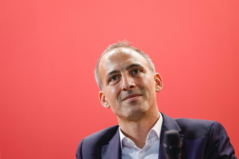 Raphaël Glucksmann lors d'une réunion le 16 novembre 2025 à Pontoise