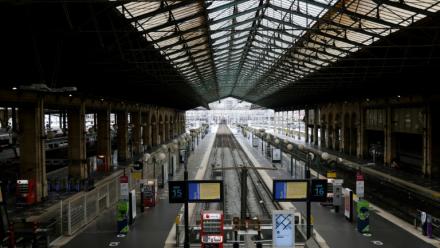 Trafic interrompu à la gare du Nord lors d'une journée de grève contre la réforme des retraites le 31 janvier 2023