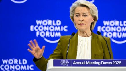 La présidente de la Commission européenne Ursula von der Leyen lors du Forum économique mondial de Davos, le 20 janvier 2026 en Suisse
