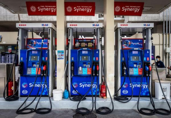 Des pompes à essence à Macao le 27 mars 2026