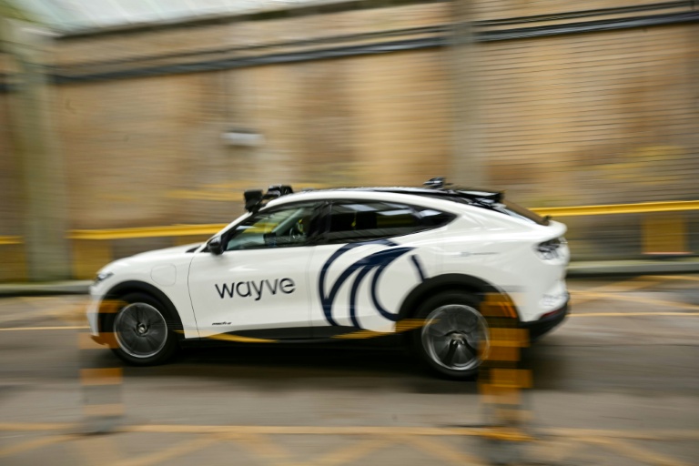 Une voiture de la société britannique Wayve Technologies Ltd, spécialisée dans les technologies de conduite autonome, circulant dans les rues de Londres, le 8 juin 2026