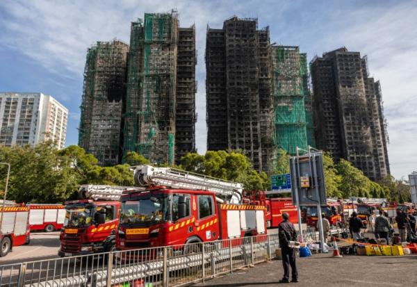 Les tours calcinées du complexe résidentiel Wang Fuk Court ravagé par un incendie, le 28 novembre 2025 à Hong Kong