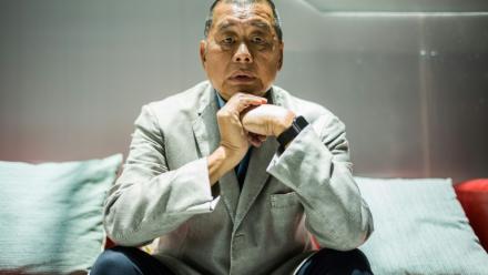 (Photo archives) Le magnat des médias Jimmy Lai prend la pose pendant un entretien avec l'AFP, le 16 juin 2020 à Hong Kong (Chine)