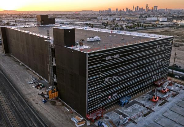 Un centre de données en construction à Vernon, en Californie, le 15 avril 2026