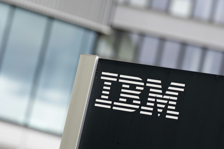 IBM a présenté jeudi une nouvelle technologie qui devrait déboucher dans les cinq ans, selon le groupe américain, sur de nouvelles puces aux performances augmentées de moitié et nettement moins gourmandes en énergie par rapport aux microprocesseurs actuels