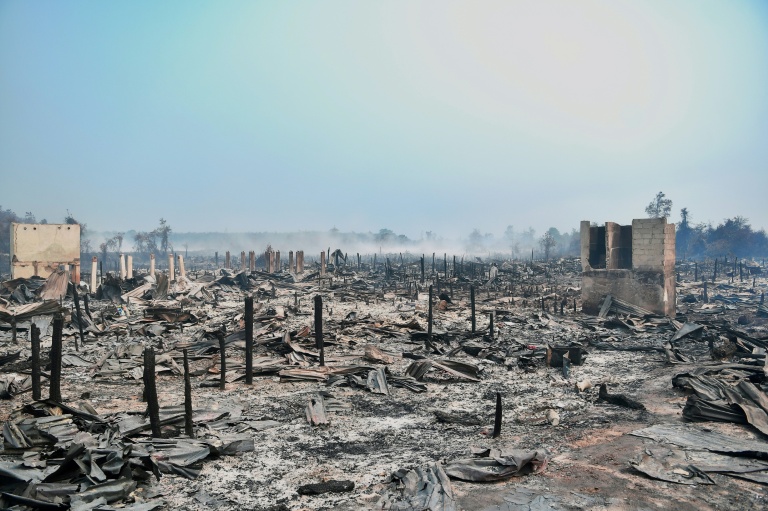 Des maisons détruites par un feu de forêt à Simpang Rimba, sur l'île de Bangka Belitung, le 13 octobre 2026 en Indonésie