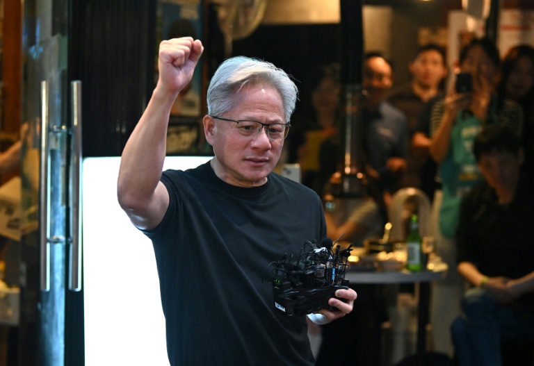 Le directeur général de Nvidia, Jensen Huang, s’adresse aux journalistes, Séoul, le 5 juin 2026
