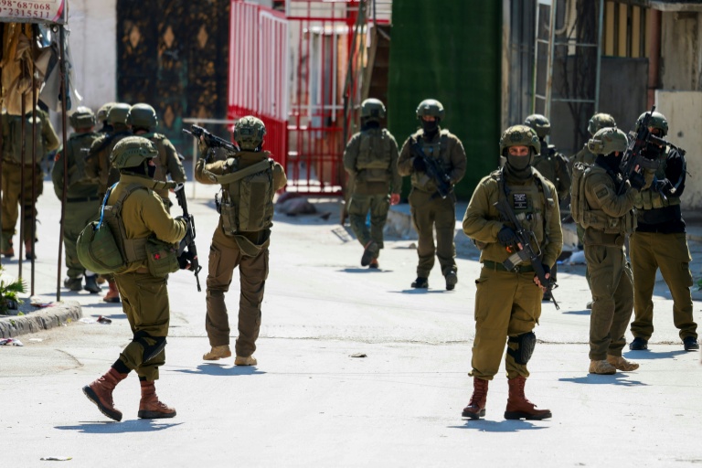 Des soldats israéliens lors d'une opération militaire dans l'est de Naplouse, en Cisjordanie occupée, le 2 mars 2026