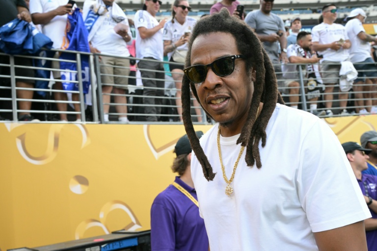 Le rappeur américain Jay-Z lors d'un match de football entre le PSG et le Real Madrid à East Rutherford (New Jersey), le 9 juillet 2025.