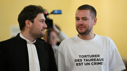 Jeremstar (Jérémy Gisclon et son avocat Chris Baptiste au tribunal pénal de Nîmes, à Nîmes le 2 avril 2026