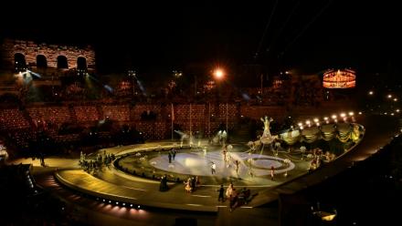 Dans les Arènes de Vérone lors de la cérémonie de clôture des Jeux de Milan Cortina le 22 février 2026