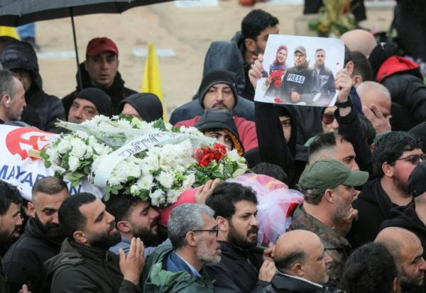 Les funérailles des trois journalistes libanais, le 29 mars 2026 dans la banlieue sud de Beyrouth, tués la veille dans une frappe israélienne sur le sud du Liban