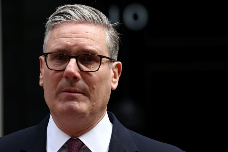 Le Premier ministre Keir Starmer lors de l'annonce de sa démission devant Downing Street, à Londres, le 22 juin 2026