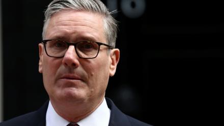 Le Premier ministre Keir Starmer lors de l'annonce de sa démission devant Downing Street, à Londres, le 22 juin 2026