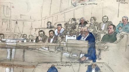 Croquis d'audience du 28 avril 2025 à l'ouverture du procès pour vol et séquestration en 2016 de l'influenceuse américaine Kim Kardashian à la cour d'assises de Paris